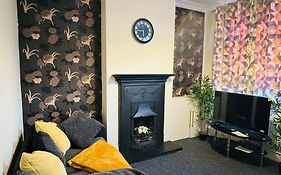 Cosy 2 Bedroom House In Leicester- Entire House, Sleeps 5